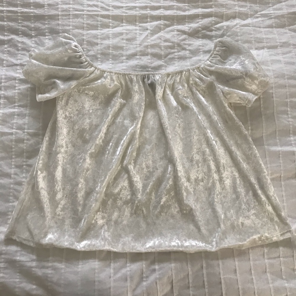 OFF THE SHOULDER VELVET TOP